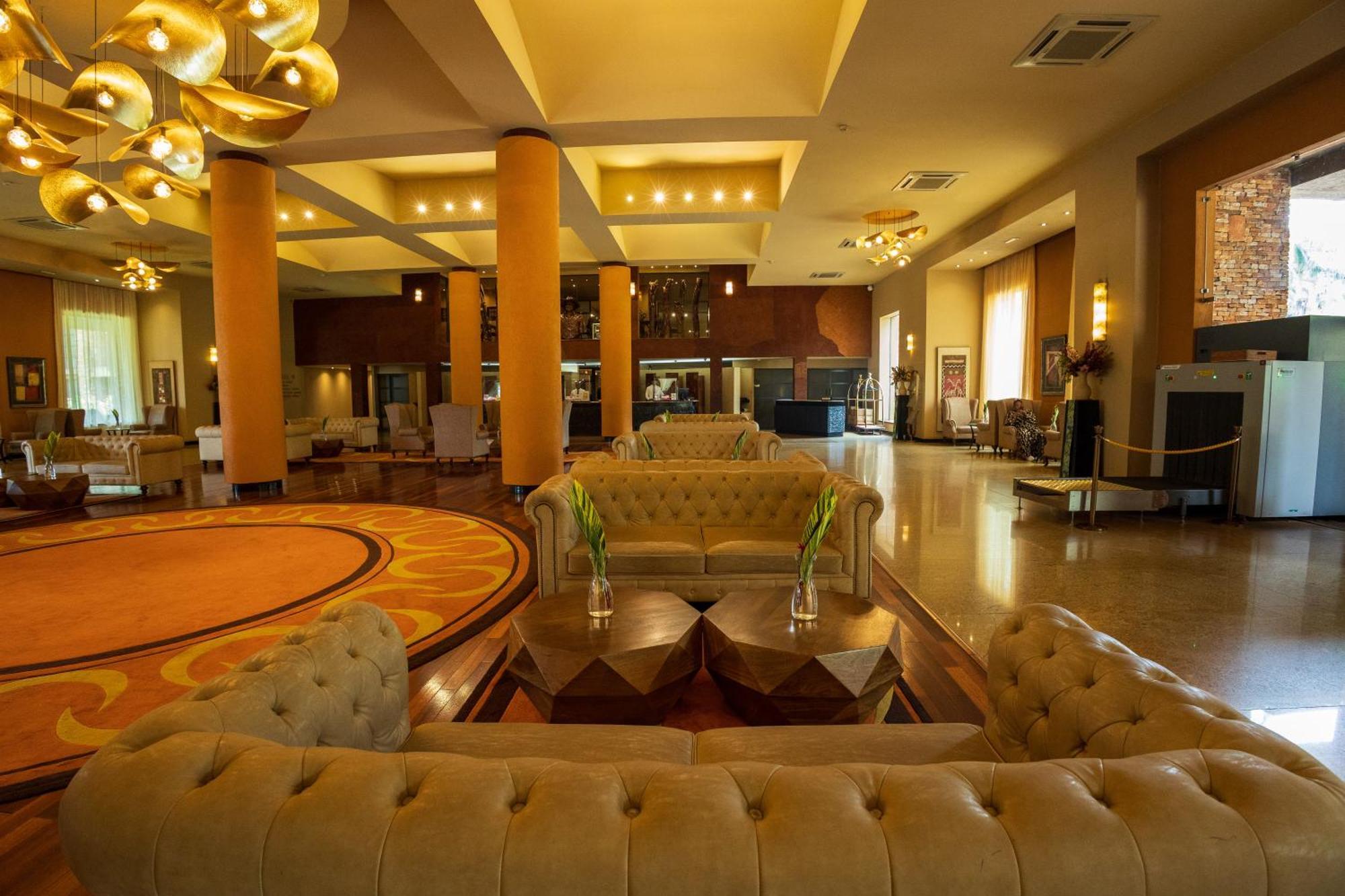 Speke Resort And Conference Center Kampala Exteriör bild